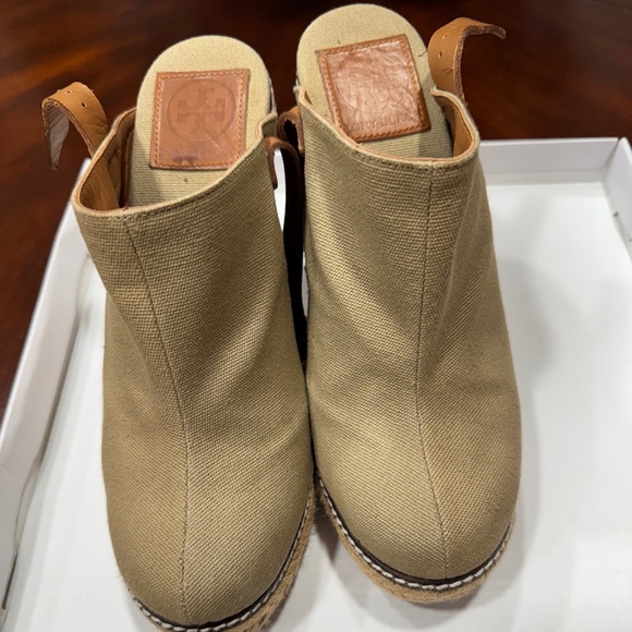 Tory Burch platform sandals - Picture 2 of 5